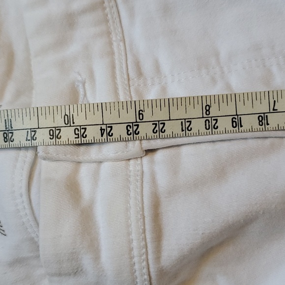 Chico's The So Slimming‎ Girlfriend Crop 1.5 in white. - Picture 2 of 11